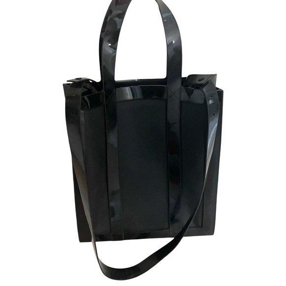 MELISSA Vegan Jelly Shoulder Beach Tote Bag Black - Picture 4 of 8